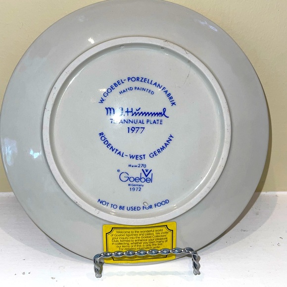 M.J. Hummel 1977 “Apple tree Boy” 7th Annual Collector Plate - Picture 2 of 4